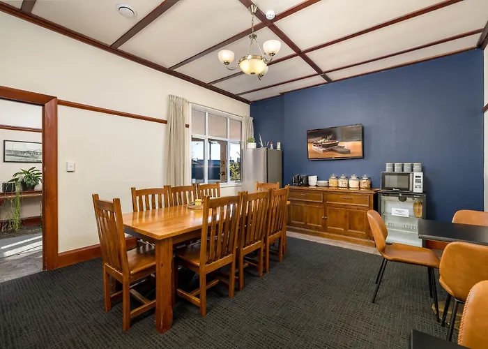 Makikihi Country Hotel